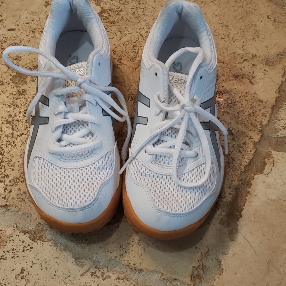 Asics volleyball shoe